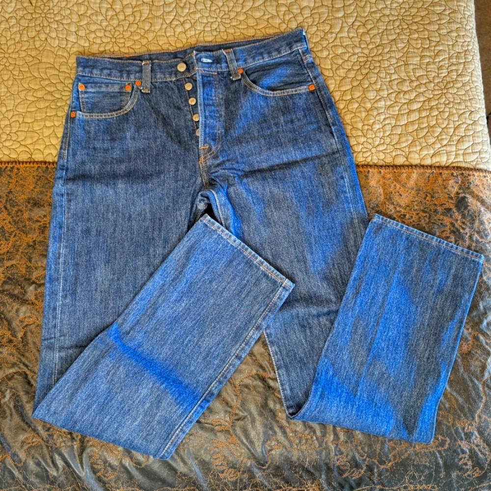 Levi 501 Button Fly Men's Dark Blue Denim- Size 32 x 34 - Great Condition